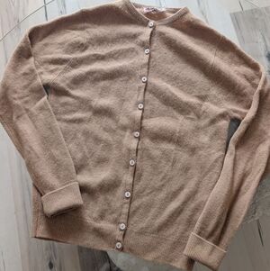1950s / 1960s - Bryant Of Scotland 100% Camel hair Classic Cardigan In Beige